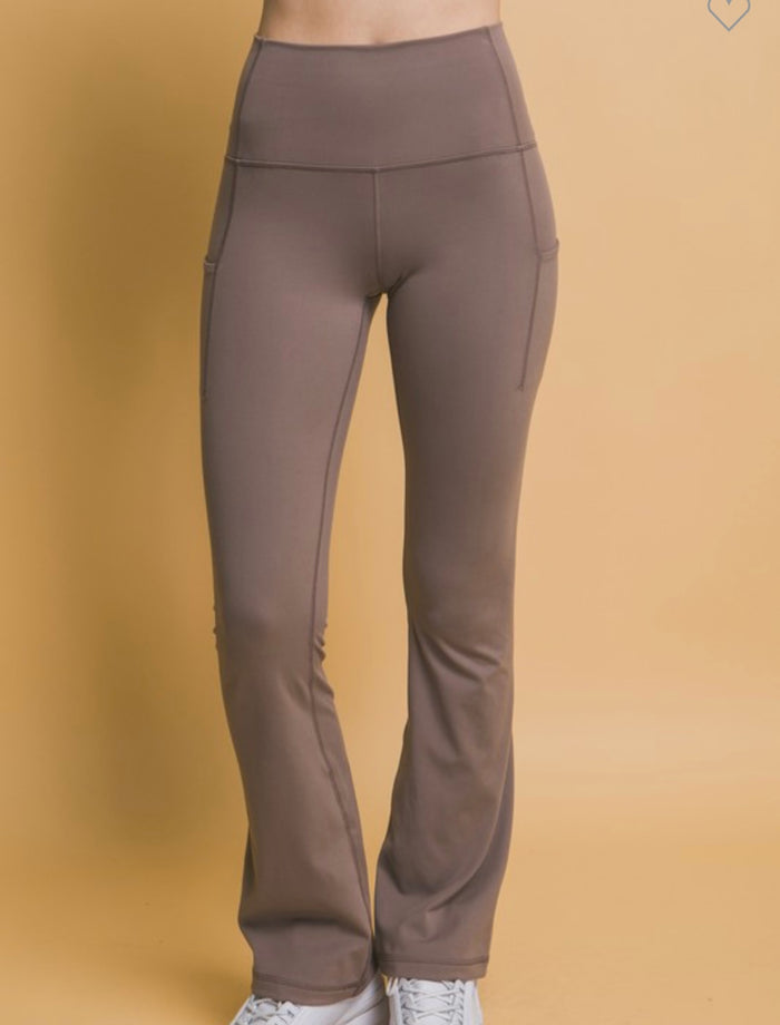 High waisted flare leggings with side pockets in brown