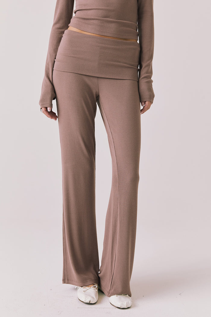 Front view of woman wearing Chaser’s Deep Taupe Mantra Legging on a plain background