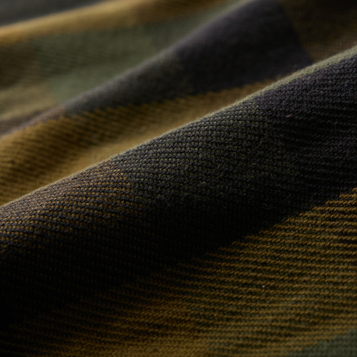 Close-up of Pladra Men's Fireside Flannel - Woodland Green, showing its soft texture and plaid pattern.