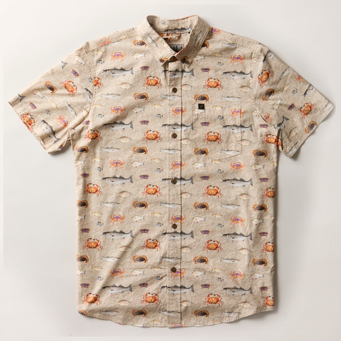Pladra Men's S/S Printed Outdoor Aloha Shirt - Bay Surf: 100% cotton, crab, fish & burger print on light beige.