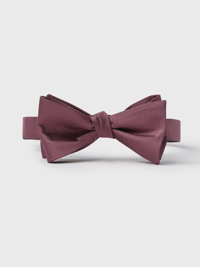 Quartz satin butterfly bow tie, pre-tied, front view on a grey background