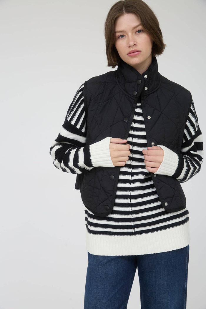 SNAP BUTTON QUILTED PUFFER VEST BLACK