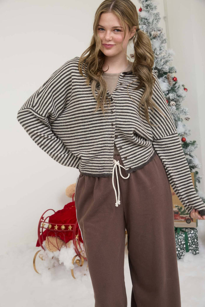 STRIPE RAW EDGE DROP SHOULDER KNIT CARDIGAN DARK BROWN