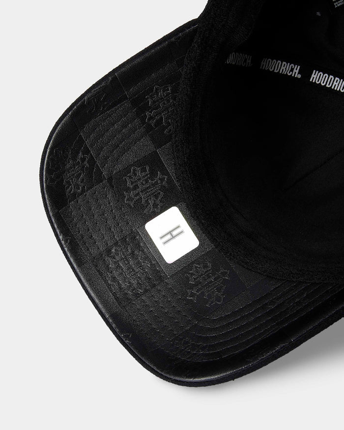 Black cap with a white label on a light gray background