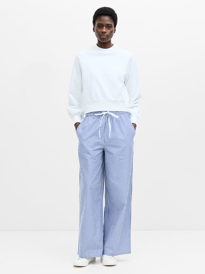 Vitoria Bishop Sleeve Sweatshirt